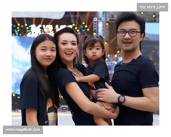 森林北与朋友聚餐,女儿首次亮相,颜值不输汪峰女儿,成为焦点! 森林北与朋友聚餐,女儿首次亮相,颜值不输汪峰女儿,成为焦点!