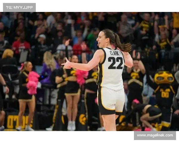 突破自我！WNBA官方宣布状元克拉克当选最佳新秀，表现亮眼